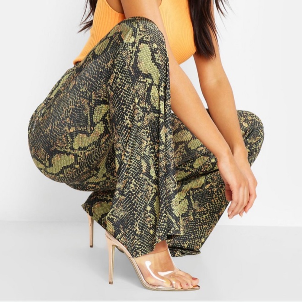 Snakeprint 🐍 Flare Pants
